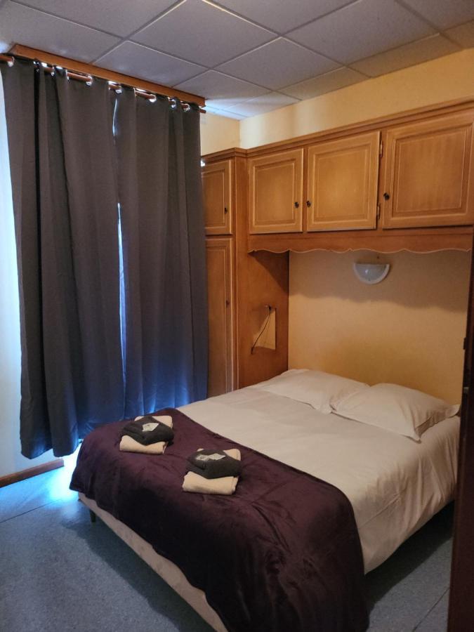 Le Clos Fleuri Bourg-de-Thizy ภายนอก รูปภาพ