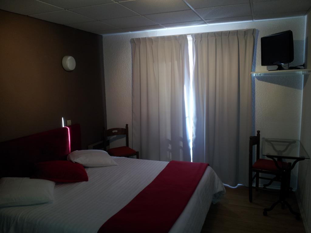 Le Clos Fleuri Bourg-de-Thizy ภายนอก รูปภาพ