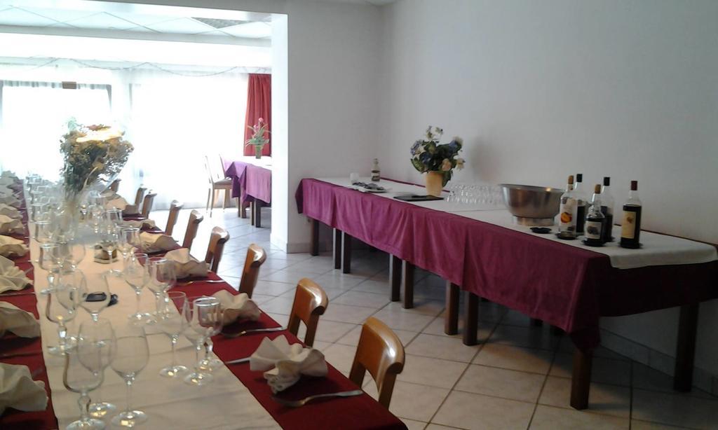 Le Clos Fleuri Bourg-de-Thizy ภายนอก รูปภาพ