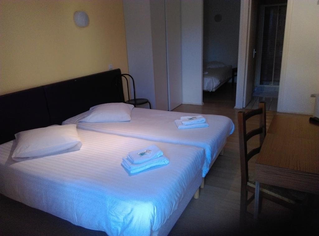 Le Clos Fleuri Bourg-de-Thizy ภายนอก รูปภาพ